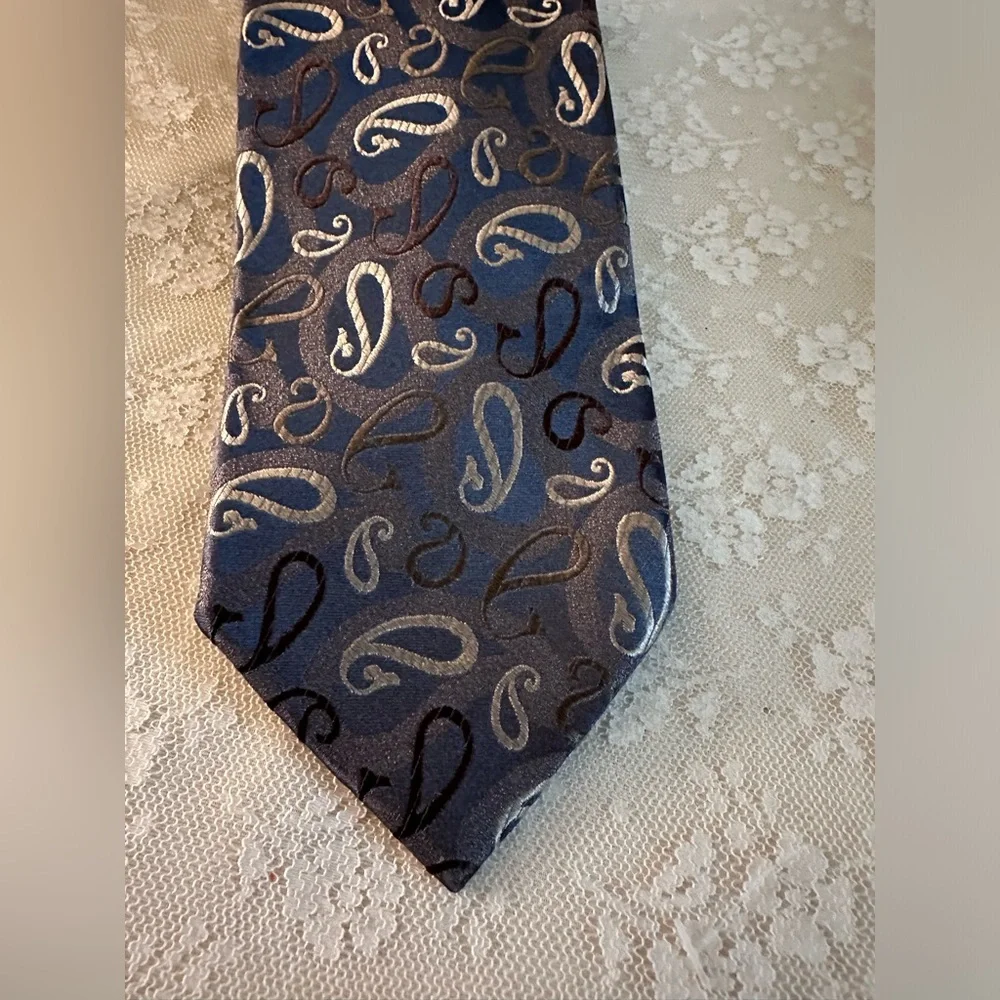 Pronto Uomo Tie New With Tags 60 X 3 1/2 green tones